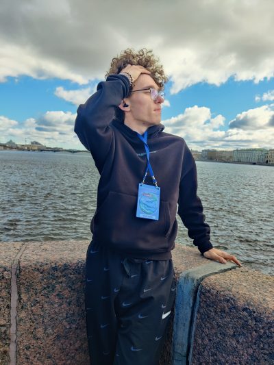 Олег, 19 — Луганск